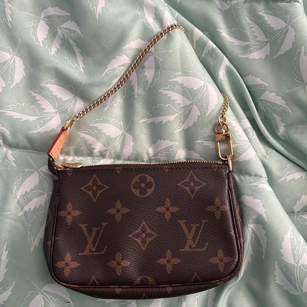 LV wristlet